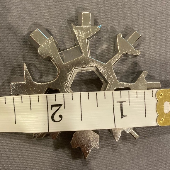 Snowflake Multitool Keychain Screwdriver - Picture 5 of 5
